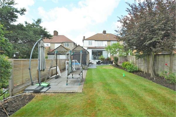 Longfield Avenue, Mill Hill